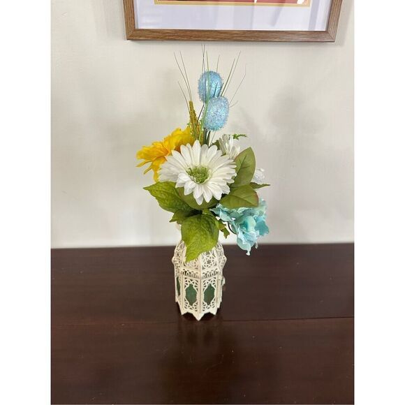 Spring & Easter Floral in lantern, Blue Flowers. - Picture 5 of 6